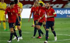 فرحة لاعبي إسبانيا بالفوز