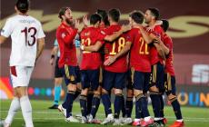 فرحة لاعبي إسبانيا بالفوز