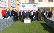 جانب من توزيع المنحة على الأندية