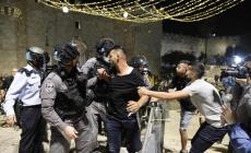 الاحتلال يعتدي على المصلين قرب بابي حطة والاسباط