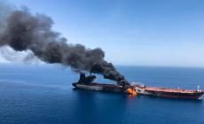 انفجار سفينة في خليج عمان.jpg