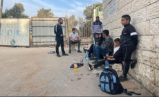 فتية وشبان يرابطون قرب المقبرة اليوسفية لمنع الاحتلال من مواصلة تجريفها