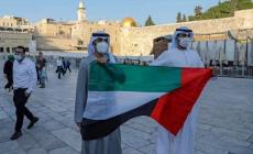 بحماية شرطة الاحتلال.. وفد إماراتي تطبيعي يقتحم الأقصى