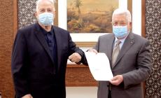 رئيس السلطة محمود عباس ورئيس لجنة الانتخابات حنا ناصر