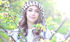 الفنانة دلال