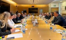 الاجتماع مع لبيد