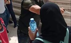 بلطجي من أمن السلطة يرش طالبة بغاز الفلفل
