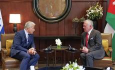 ملك الأردن يستقبل لابيد