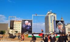 تجهيز منصة الاحتفال بذكرى اغتيال عرفات بمدينة غزة