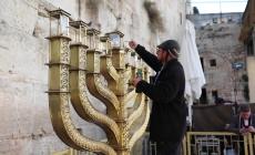 اشعال النار قرب حائط البراق في الأقصى