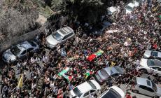 لحظة طرد المُشيِّعين قيادات بالسلطة من جنازة شهداء جنين