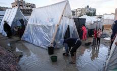 الأمطار-الغزيرة-تُغرق-خيام-النازحين-ومراكز-إيواء-في-غزة.jpg