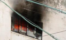 جنود الاحتلال  يشعلون النار بأحد المنازل في حارة الدمج - مخيم جنين