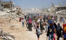 المدنيون بغزة يكافحون.