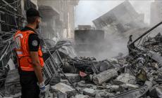 الدفاع المدني: استهداف منزل يضم عشرات النازحين في شمال القطاع