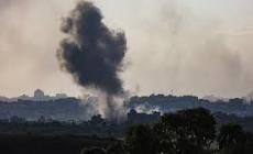 7 شهداء وعدد من المصابين في قصف (إسرائيلي) لنقطة إنترنت بمخيم الشاطئ بغزة