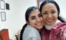 المحررة وزينة بربر في حضن والدتها يوم الإفراج عنها في صفقة وفاء الأحرار قبل أسبوعين