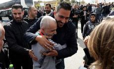 مظاهر الفرح تعم الضفة الغربية وقطاع غزة بعد الإفراج عن الدفعة الخامسة من صفقة التبادل