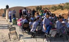 أطفال من بلدة طمون بعد أن هدم الالحتلال مدرستهم