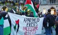 محتجون في جاكرتا أمام السفارة الأمريكية يطالبون بوقف الحرب على غزة ودعم فلسطين