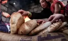 عصابات اللصوص تنهش خبز الجياع في غزة