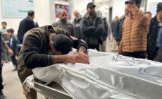 8 شهداء وعدد كبير من المصابين في غارة إسرائيلية على منزل بدير البلح وسط غزة