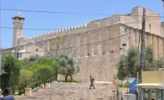 حماس: تحويل محيط المسجد الإبراهيمي إلى ثكنة استيطانية سياسة تطهير عرقي