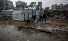 الإعلامي الحكومي يحذر من تداعيات مناخية خطيرة على العائلات النازحة