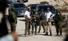 الاحتلال يعتقل العشرات ويغلق المداخل الرئيسية لرام الله وسلفيت وطولكرم