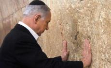 تحت حماية الاحتلال.. نتنياهو والمستوطنون يدنسون الأقصى خلال “الحانوكاه”