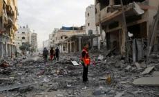 قيود إسرائيل على غزة".. الأطباء والصحفيون ممنوعون والمدنيون في مرمى الخطر"