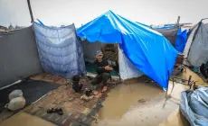 ارتفاع وفيات البرد في غزة إلى 7 شهداء وانجراف 7000 خيمة خلال يومين