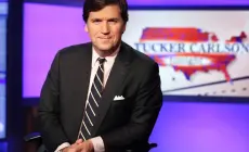 الإعلامي الأميركي تاكر كارلسون