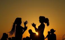 الجو حار وجاف والحرارة أعلى من معدلها السنوي بحدود 8 درجات