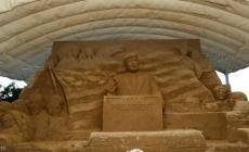 متحف ياباني يحتفي بترامب على الرمال