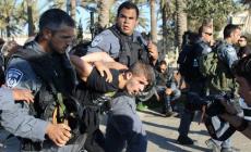 قوات الاحتلال تعتقل شاب فلسطيني (الأرشيف)