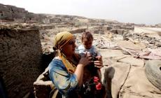 فقراء داخل الأحياء الشعبية في مصر (أرشيف)