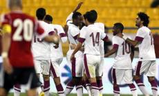 فرحة لاعبي منتخب قطر بأحد الأهداف في مرمى مصر