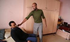 خلال تمثيله للجريمة