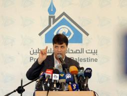 جانب من المؤتمر الصحفي لمصلحة المياه بغزة