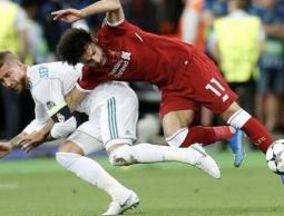 لحظة إصابة صلاح