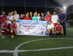 صورة جماعية للفريقين