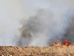 حرائق كبيرة في حقول المستوطنات قرب غزة