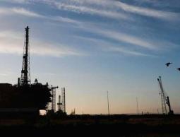 أسبوع من الهبوط لمخاوف من تزايد إمدادات الخام الأميركي