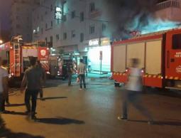 عمل أصحاب المنزل والأهالي على مكافحة النيران (صورة أرشيفية)