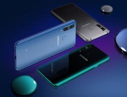 وتأتي الشاشة بحجم 6.4 بوصة بدقة FHD+ من نوع LCD