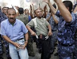 الموظفون ينتظرون الرواتب