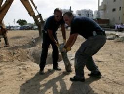 صورة للحافلة الصهيونية التي اصيت بقذيفة هاون