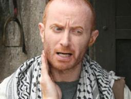 النمس يعيش في شوارع غزة