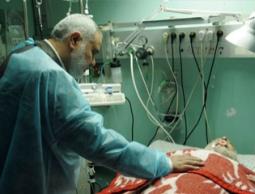 رئيس الوزراء هنية في زيارة للقيادي شمعة